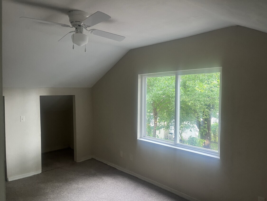 Foto del edificio - 415 E 8th St