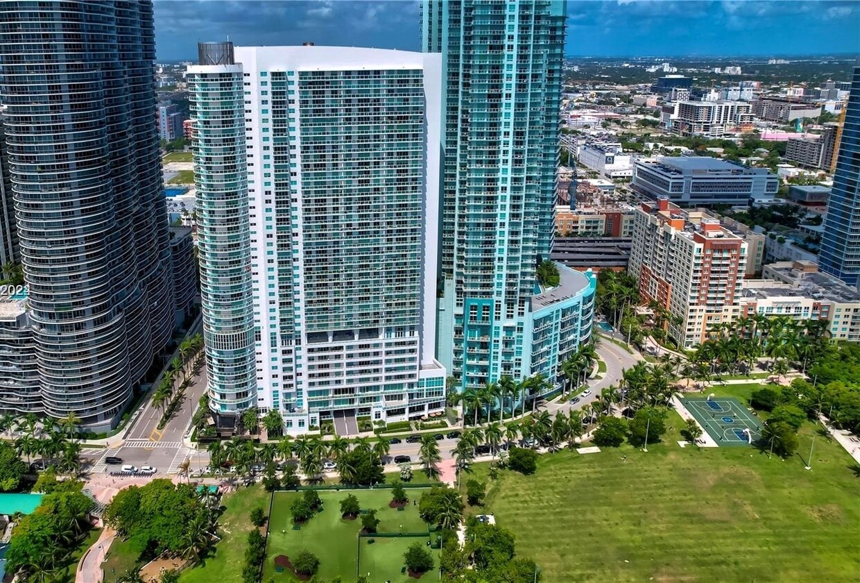Primary Photo - 1800 N Bayshore Dr