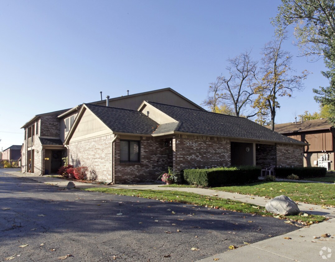 25812599 Columbia Rd, Berkley, MI 48072 Apartments in Berkley, MI