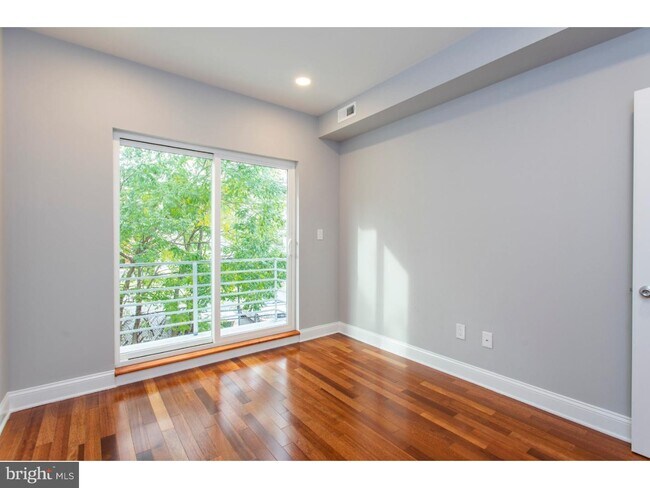 Foto del edificio - 1646 N Marshall St