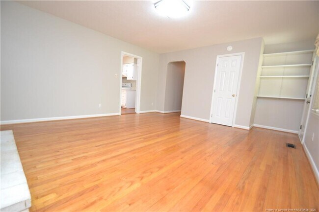 Foto del edificio - 806 Kingswood Dr