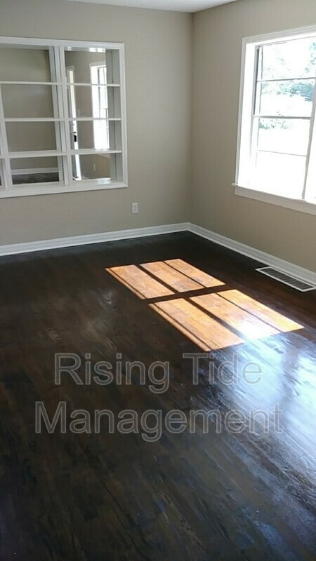 Building Photo - 816 Hillview Dr