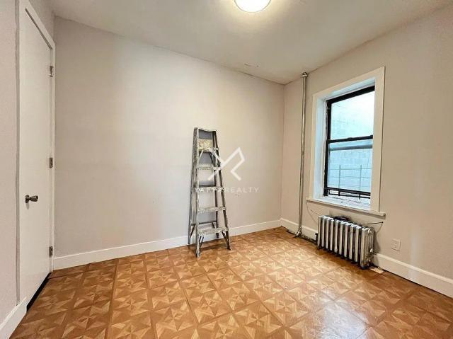 Building Photo - 3 bedroom in Brooklyn NY 11233