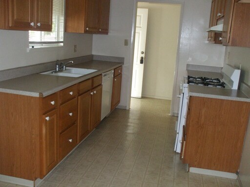 Building Photo - 6317 Dundee Dr