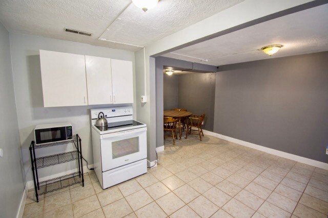 Kitchen - 2382 E Cardinal Way