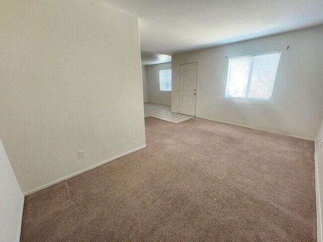 Foto del edificio - 6658 Smoketree Ave