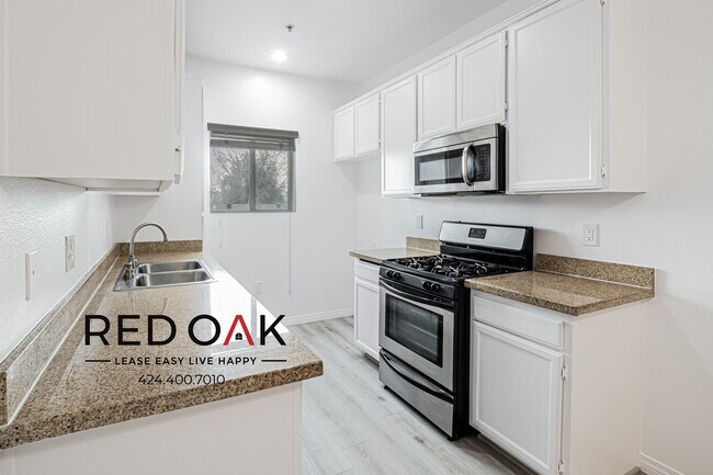 Building Photo - Bright and Charming Two Bedroom with Stain...