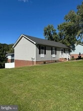 Building Photo - 425 E Fairchild Dr