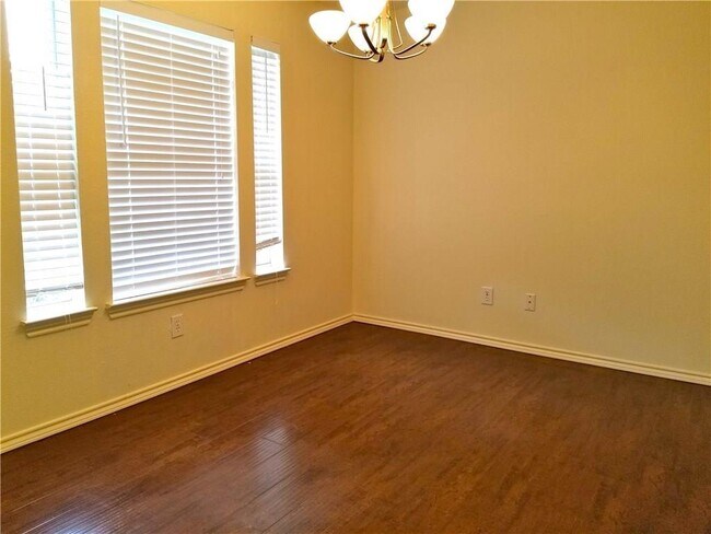 Foto del edificio - 5414 Carrington Dr