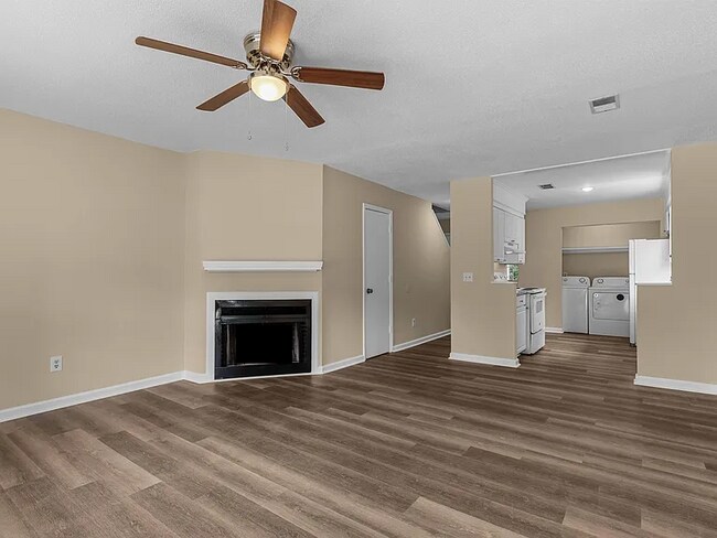 Building Photo - 207 Townes Ct