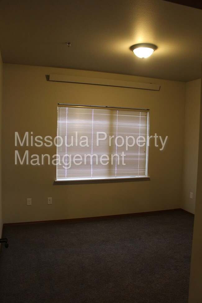 Building Photo - 210 N California St