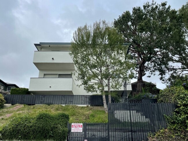 Interior Photo - ALLESANDRO