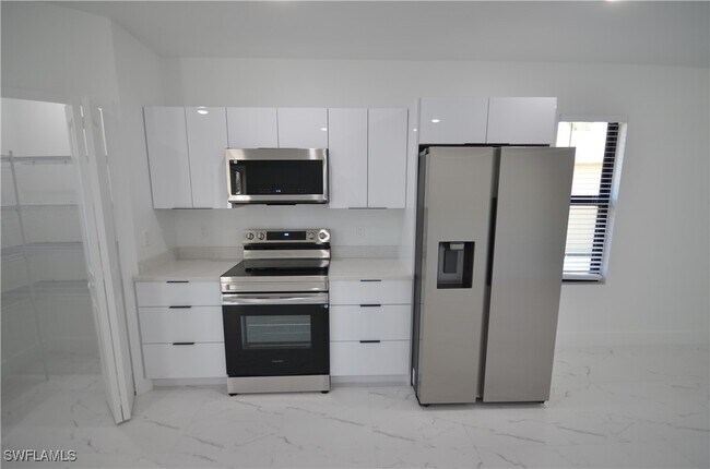 Foto del edificio - 2132 Barker Blvd