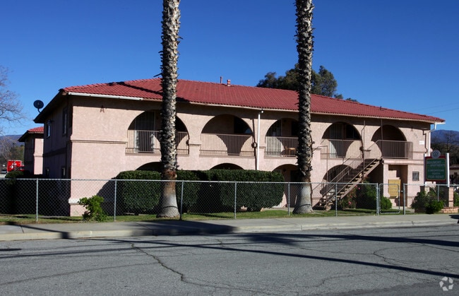Building Photo - 600 E 5th St