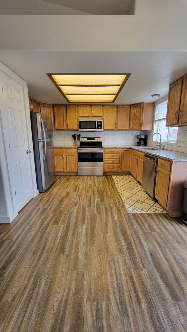 Building Photo - 4BD / 2BA