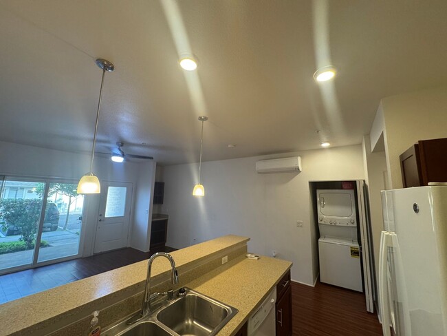 Foto del edificio - Charming 2-Bedroom/2-Bath - $2700.00 (Kapo...