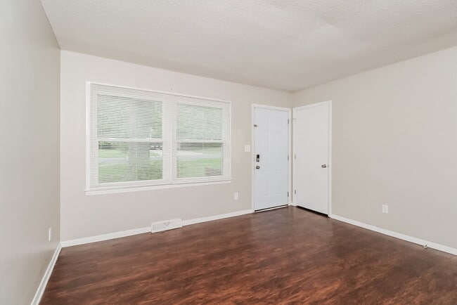 Building Photo - 4121 Carlyle Dr