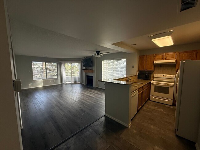 Foto del edificio - Beautiful Condo on Iguana – Now Available for Rent