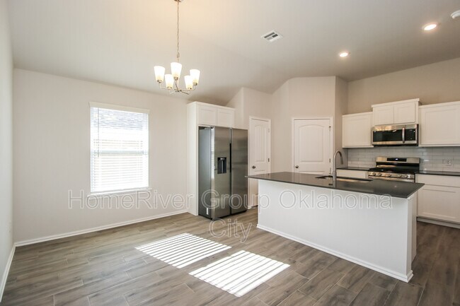 Building Photo - 9233 SW 45th Terrace