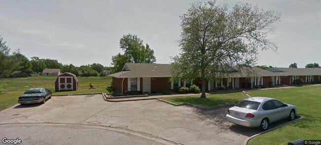 Welcome to this charming duplex located in... - Welcome to this charming duplex located in... House