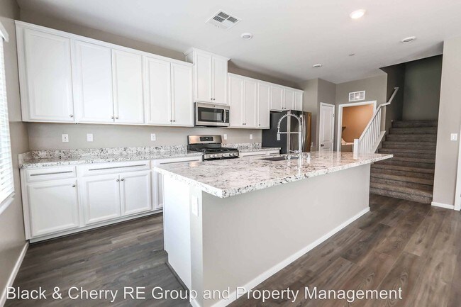 Foto del edificio - 3 br, 2.5 bath House - 525 Thea St #1412