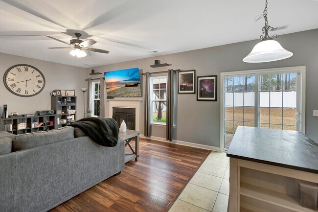 Foto del edificio - Spacious 5-Bedroom Home in Fairmont South