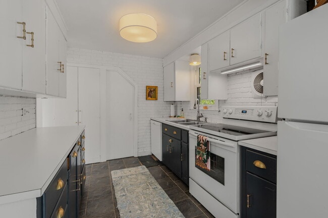 Building Photo - 105 Sill Ln