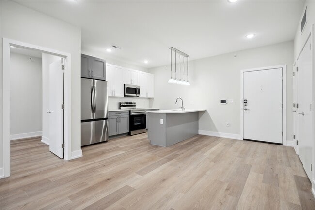 Building Photo - 701 N 40th St