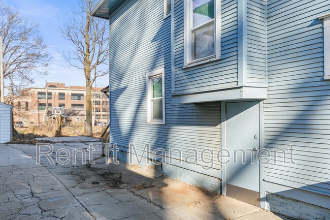 Building Photo - 3222 Webster St