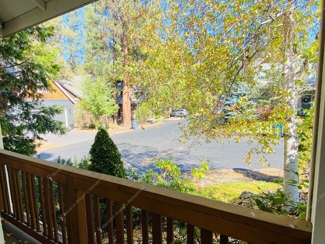 Building Photo - Beautiful, updated 3 BR on westside close to tons of recreation!