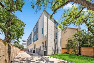 Building Photo - 1111 W 21st St