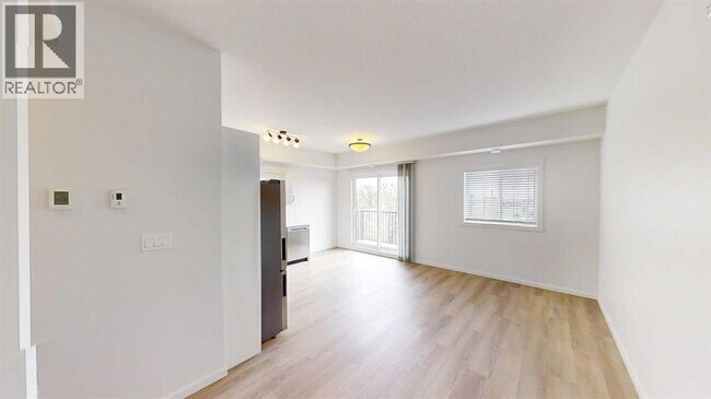 Photo du bâtiment - 10101-10105 105 Ave