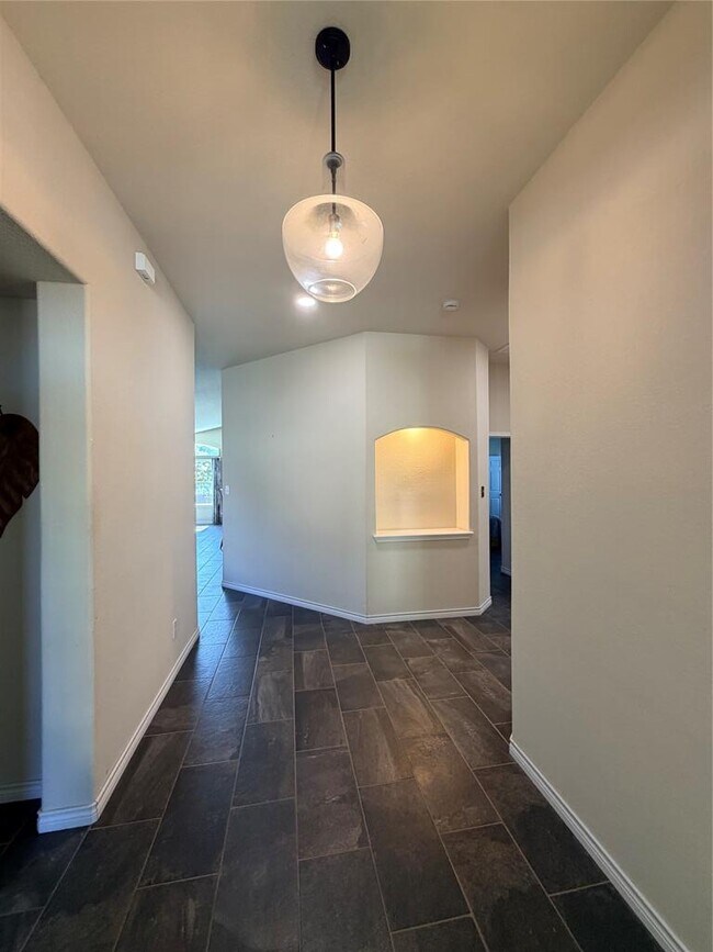 Foto del edificio - 1313 Fawn Lily Dr