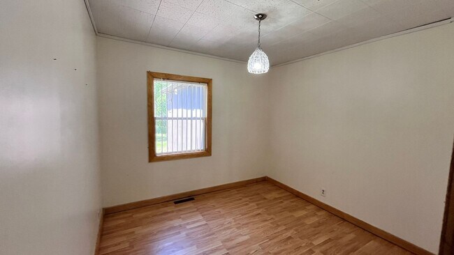 Building Photo - Quite 3 Bedroom Home on 5.3 Acres