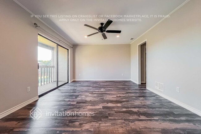 Building Photo - 404 Columbia Dr