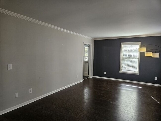 Building Photo - Gillcreek at Forest Lake