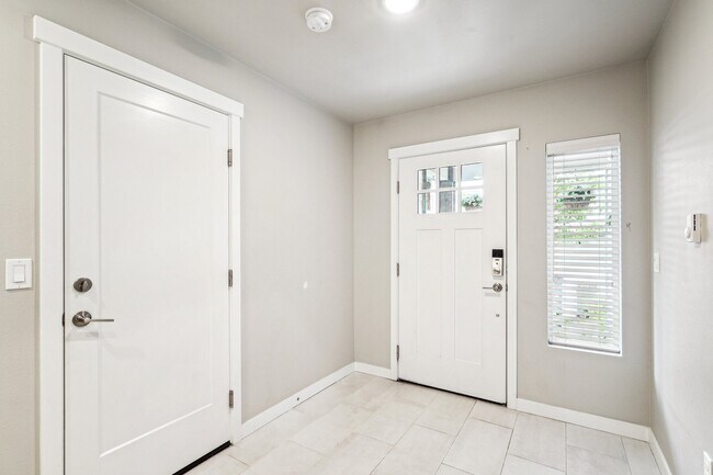 Foto del edificio - 2002 101st Ave SE