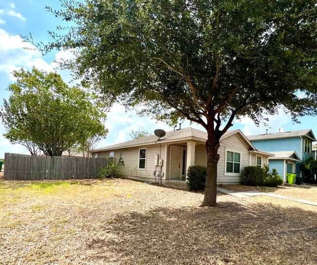 Foto del edificio - 4 bedroom, 2 bath, 1 story  home in Manor
