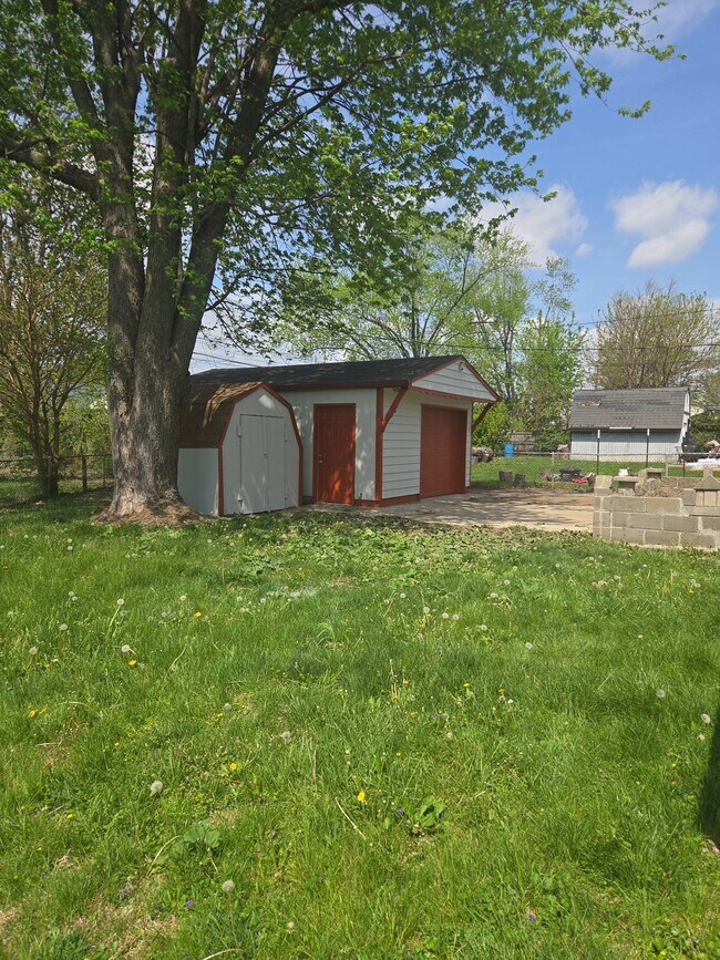 Building Photo - 604 Carol Dr