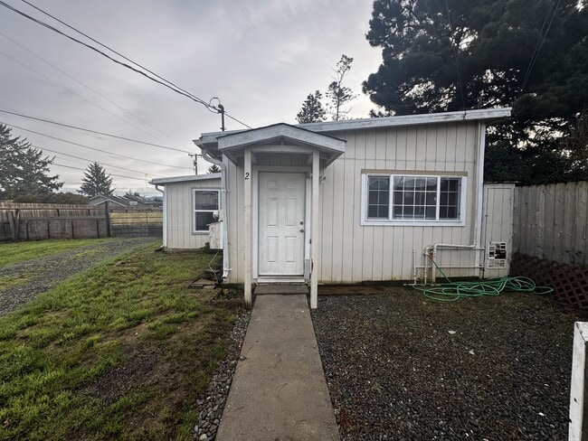 Building Photo - 1705 Quaker St