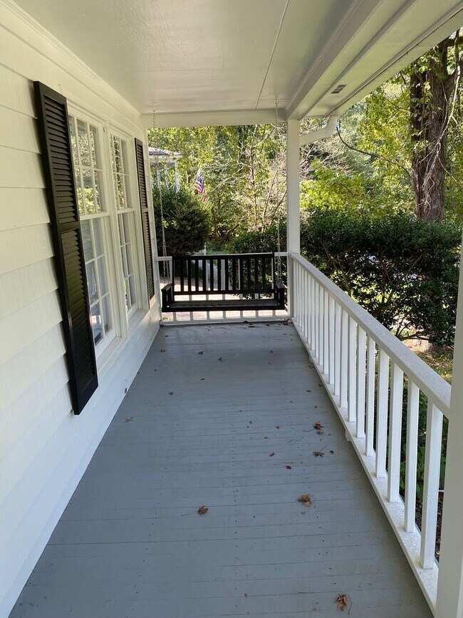 Building Photo - Beautiful renovated home in the heart of M...