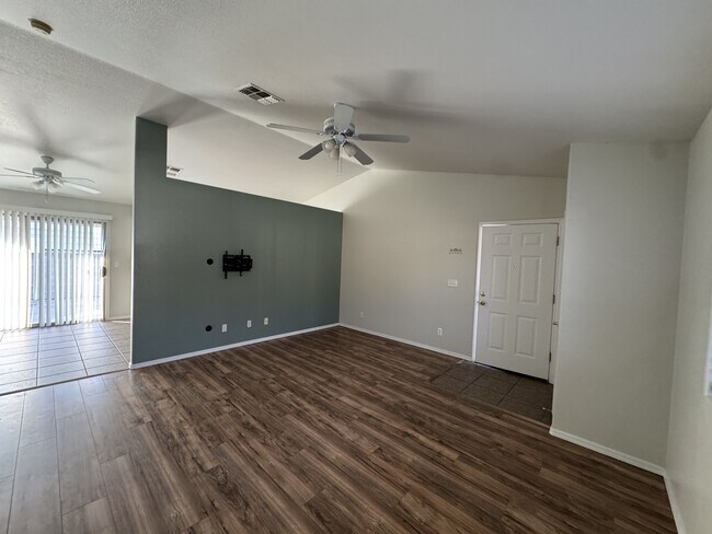 Foto del edificio - 2720 Superba Ave