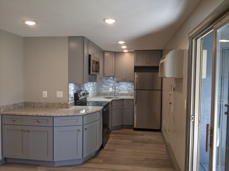Foto principal - 355 Long Hill Rd