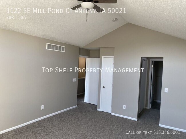 Building Photo - 2 Bedroom 2.5 Bath Available !