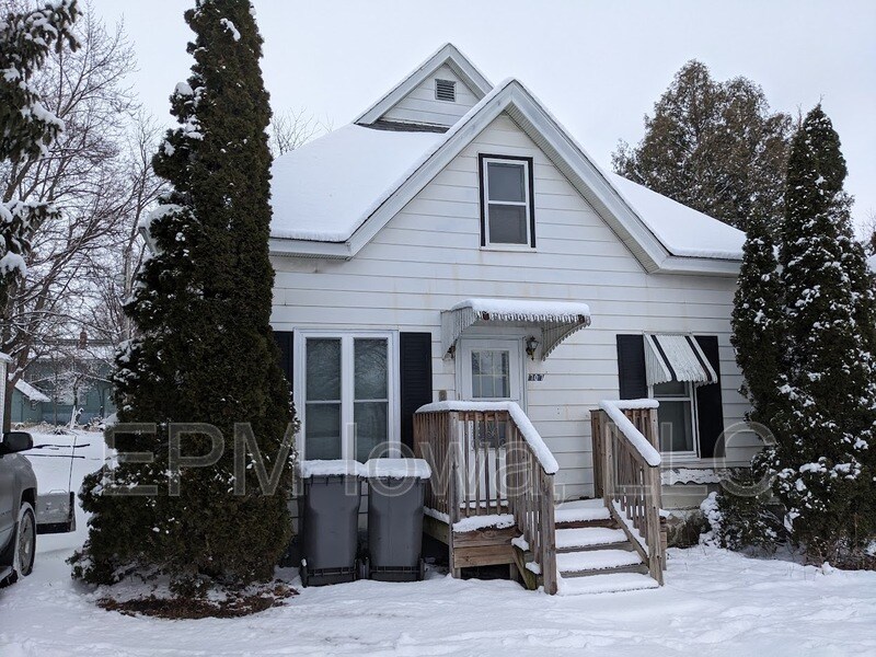 707 N Frederick Ave, Oelwein, IA 50662 House Rental in Oelwein, IA