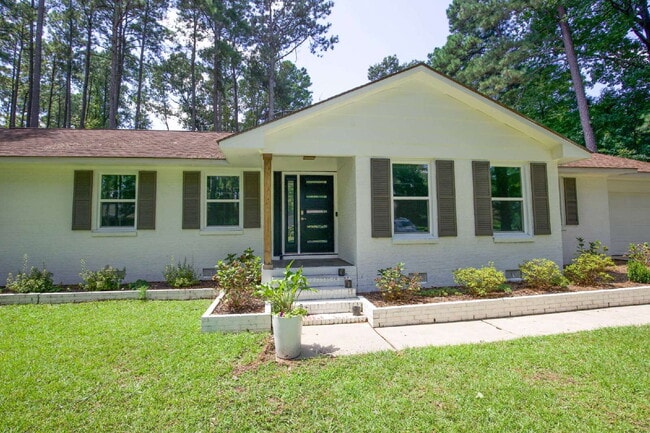 Building Photo - Southern Pines Retreat: Cozy 3-Bedroom Hom...