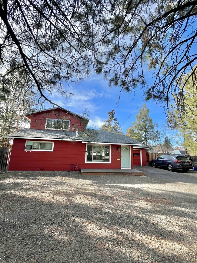 Foto del edificio - 1421 NE 8th St