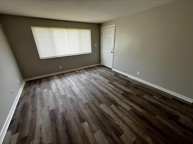 Building Photo - 4677 Hilton Ave