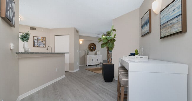 Foto del edificio - Trails at Bartram Park Apartments