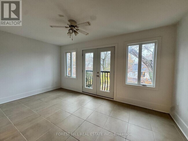 Photo du bâtiment - 1077 Bathurst St